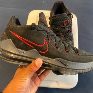 Nike Lebron 17 Low